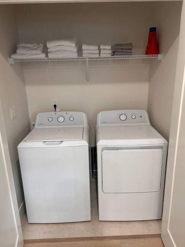 Building Photo - 3505 NE Creston Ave