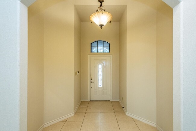 Building Photo - 10702 Patron Loop