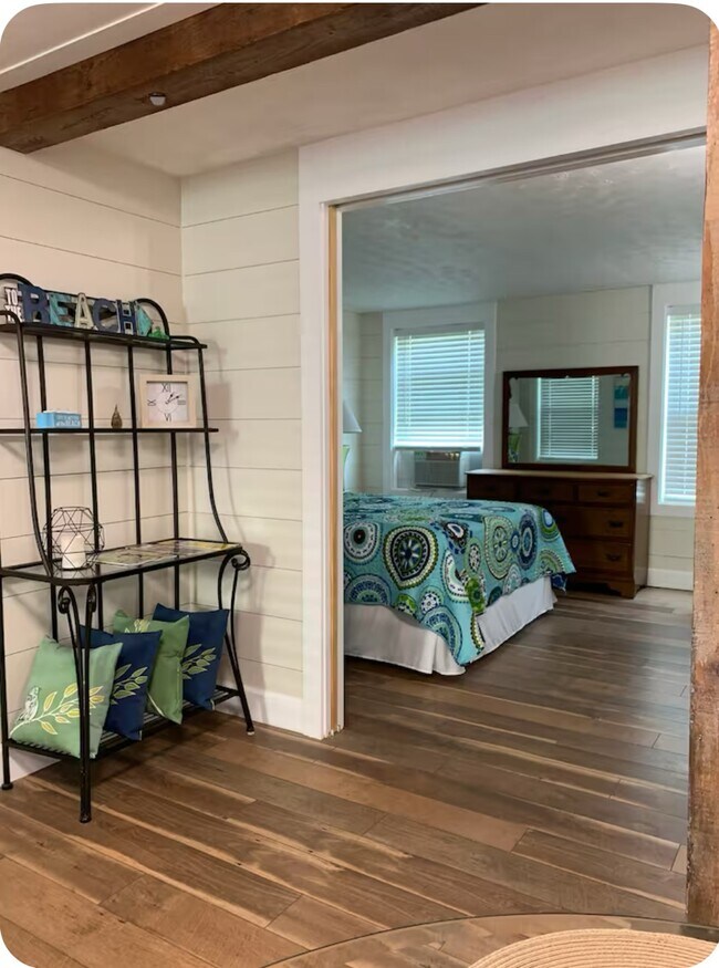 Building Photo - 911 11th St