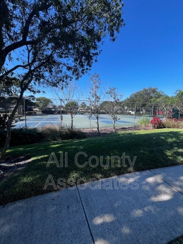 Building Photo - 1007 S Pointe Alexis Dr