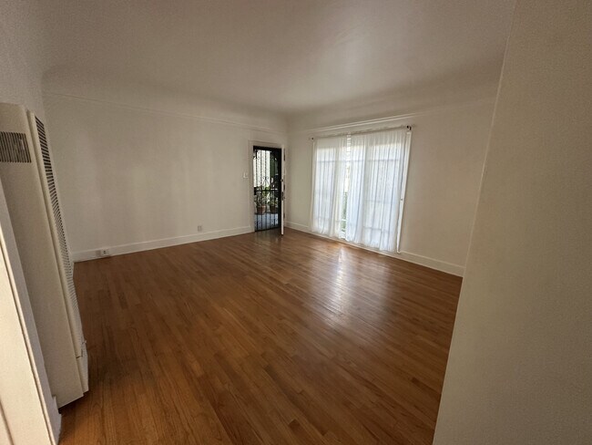 Building Photo - 177 S Sycamore Ave