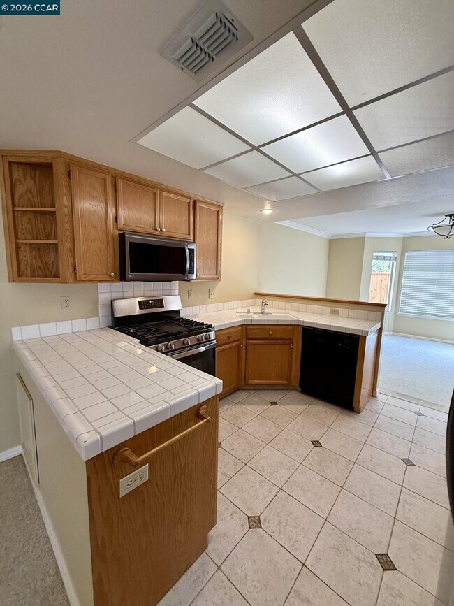 Building Photo - 365 Bellflower Dr