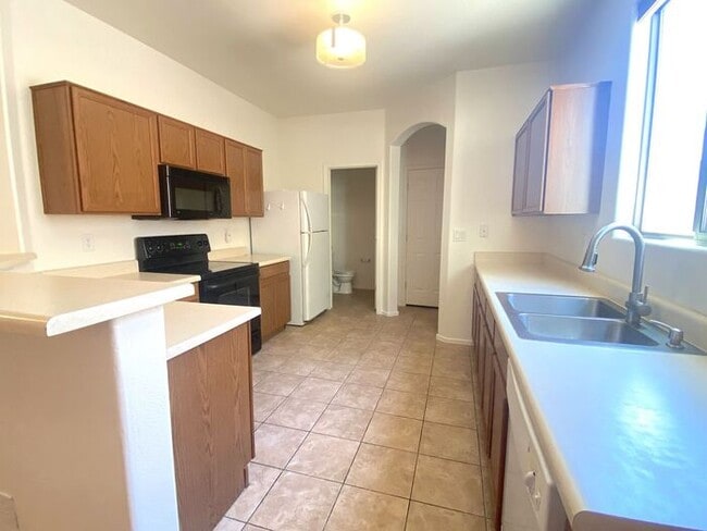Building Photo - Move-In Ready Gated Community Home Near San Tan Village & Loop 202!