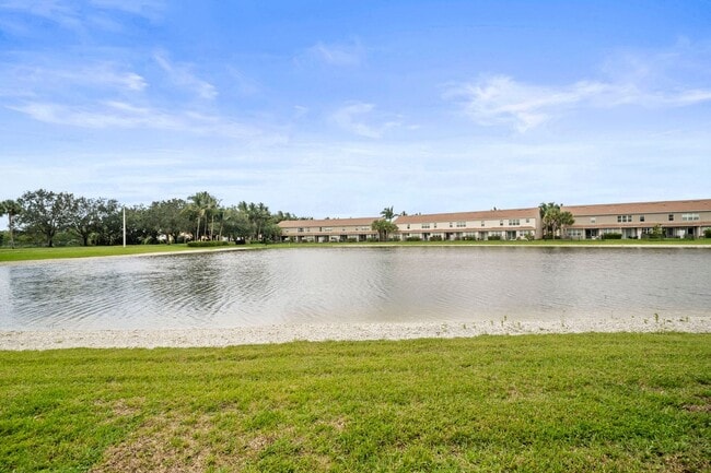 Building Photo - Stunning 2-bedroom, 2-bathroom, Gated comm...