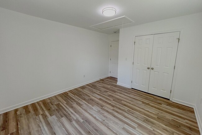 Building Photo - Modern 2BR/1.5BA Property with Renovated Interior and Unique Bonus Spaces