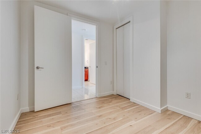 Building Photo - 4575 Dean Martin Dr