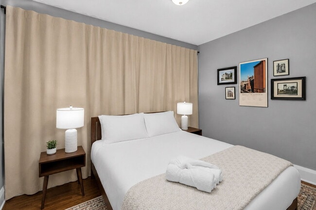 Building Photo - Furnished 3-Bedroom, 2-Bath Upper Unit in North Buffalo