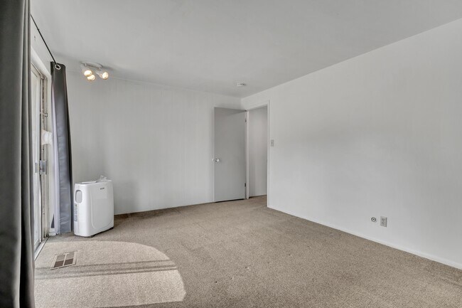 Building Photo - 1431 Arthur Dr