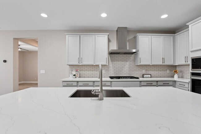 Building Photo - Luxury Kitchen + 3 Bed & Den/Office in Azure Canyon | Quartz, Gas Cooktop & More