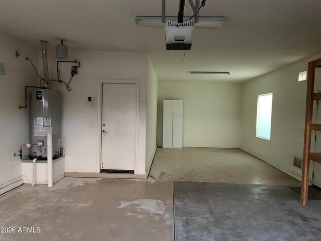 Building Photo - 16770 W Magnolia St