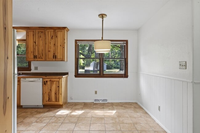 Building Photo - 13503 Meredith Dr N