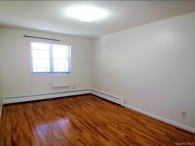 Building Photo - 1465 Burke Ave