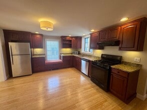 Building Photo - 149 Islington St