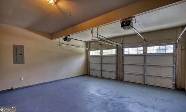 Building Photo - 2111 Highland Club Dr SE