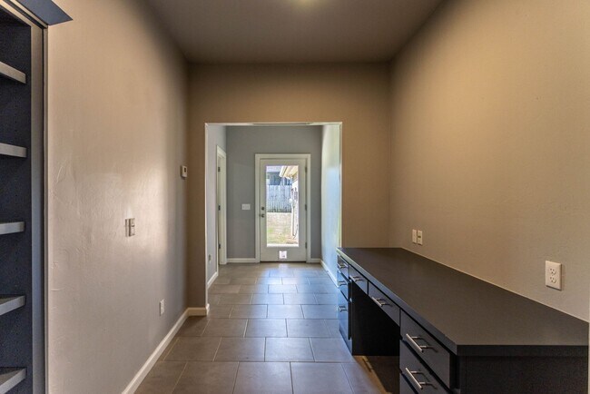 Building Photo - Single Family Home