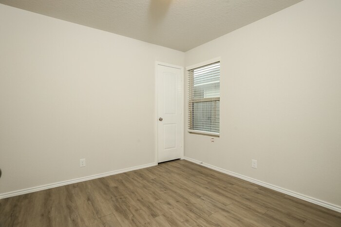 Building Photo - 5215 Blue Ranch