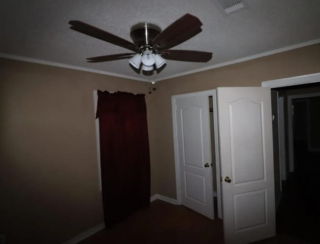 Building Photo - 3 bedrooms 1 bath $1100 per month  Section 8 Accepted