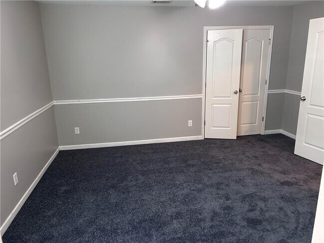 Building Photo - 4901 Planters Walk