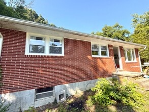 Building Photo - Beautifully renovated 3-bedroom, 1-bathroo...