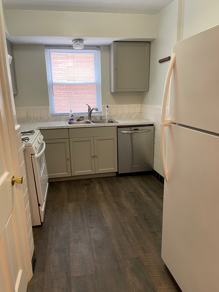 Building Photo - 45 Brighton Way