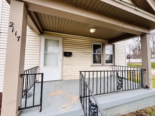 Building Photo - 3 Bedroom House