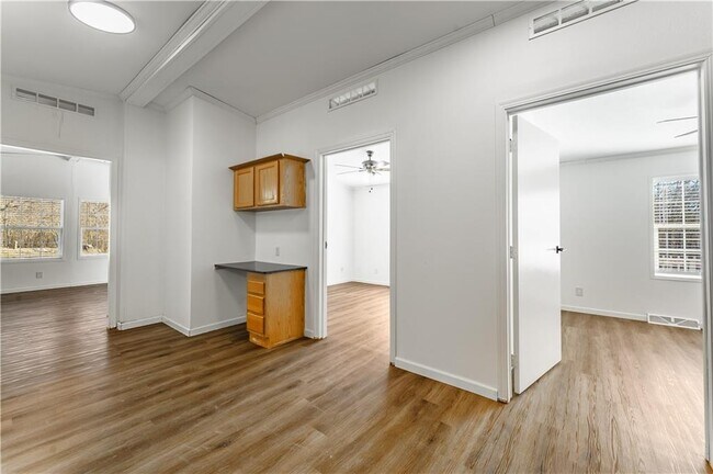 Building Photo - 1017 Ravine St