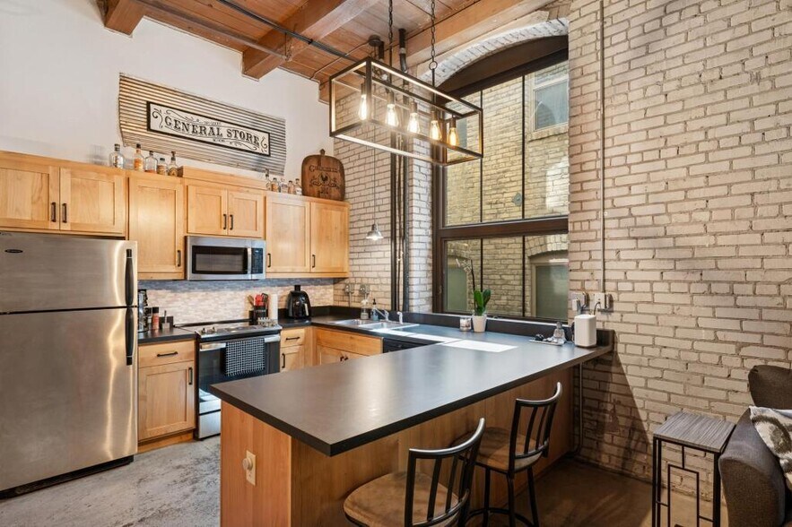 Building Photo - 127 5th St NE