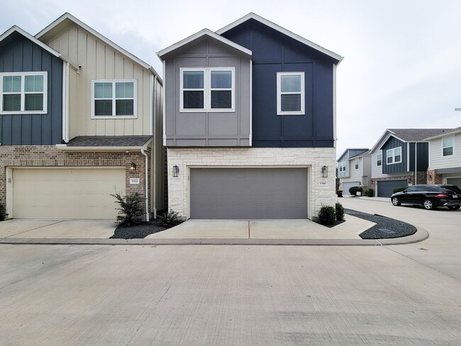 Building Photo - A true gem on a quiet corner lot, this spa...