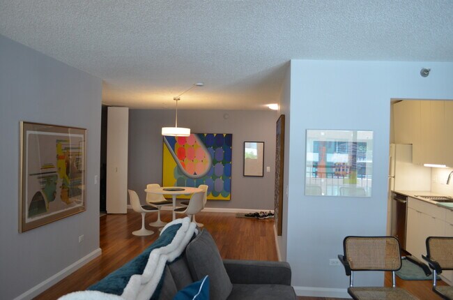 Building Photo - 440 N McClurg Ct