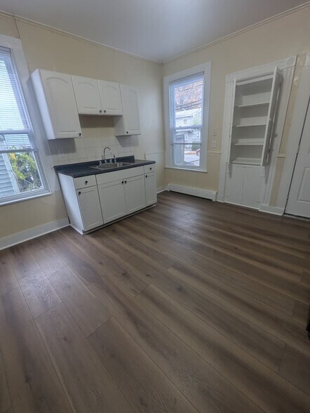 Primary Photo - 48 2nd St