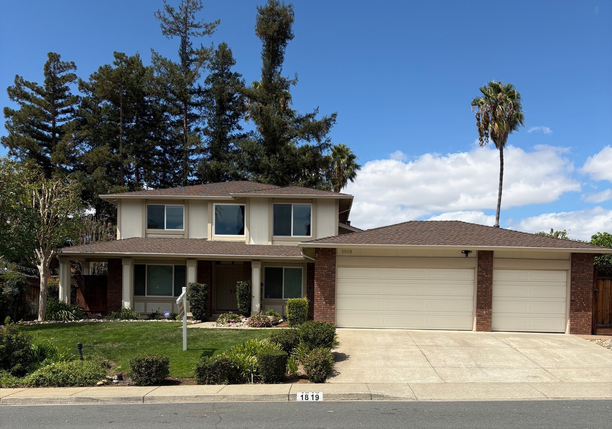 Building Photo - 1819 Yolanda Cir