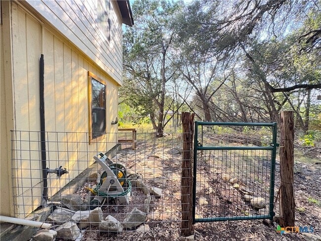 Building Photo - 776 Lookout Dr