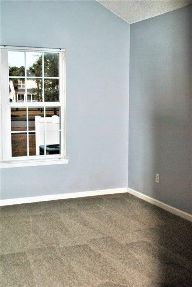 Building Photo - 2 Bedroom / Loft at Wynbrooke