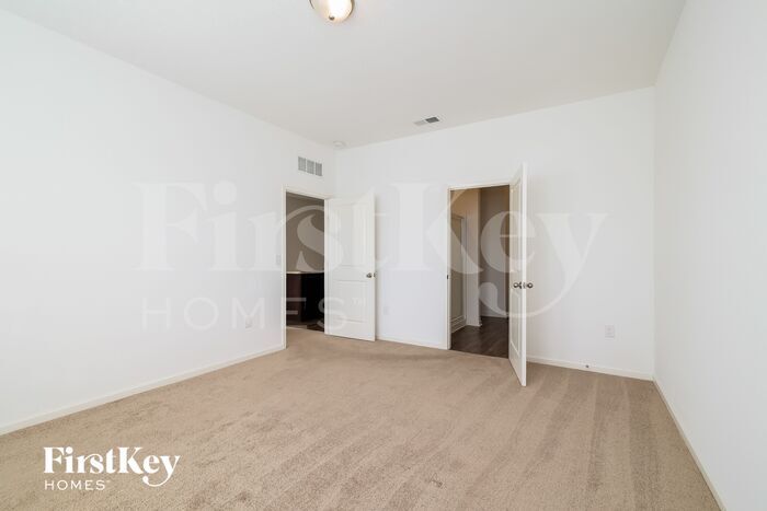 Building Photo - 343 Eaglecrest Dr