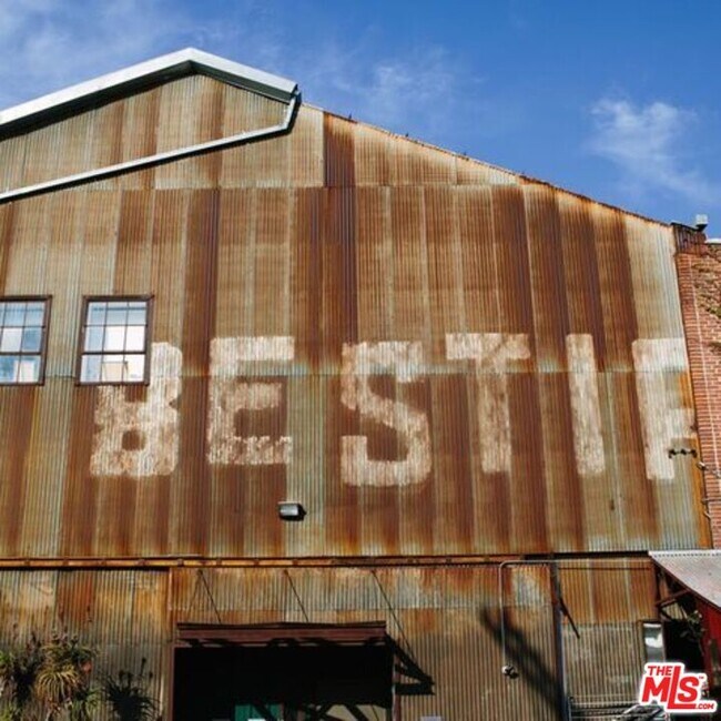 Building Photo - 1850 Industrial St