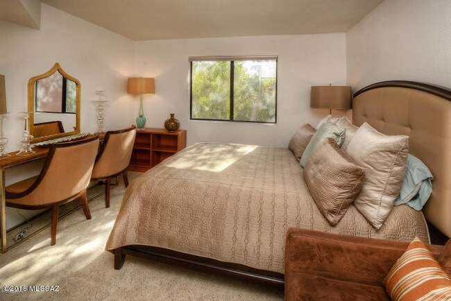 Building Photo - 5051 N Sabino Canyon Rd