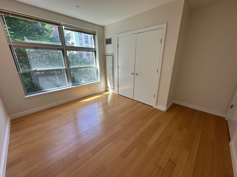 Building Photo - 591 Albany St