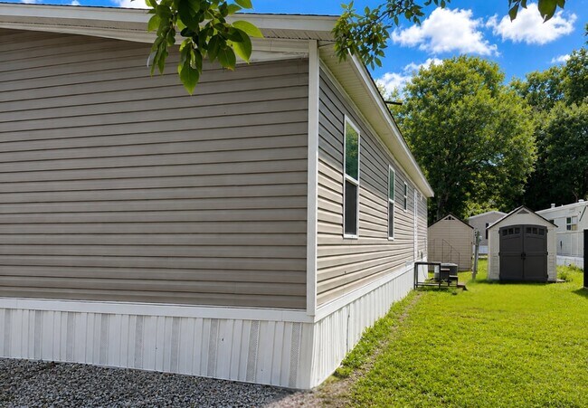Building Photo - 171 Lawn Dr