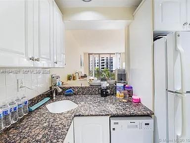 Building Photo - 540 Brickell Key Dr