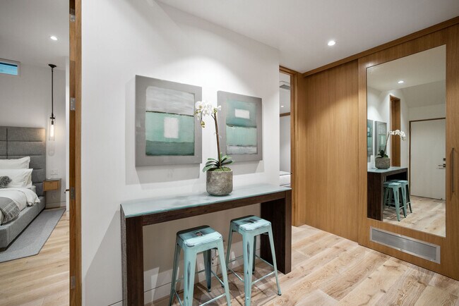 Building Photo - 124 15th Pl