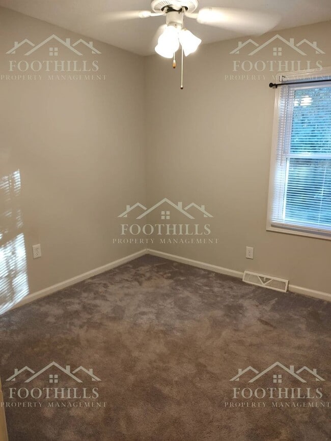 Building Photo - 3-bedroom, 2-bath home located in Pendleton