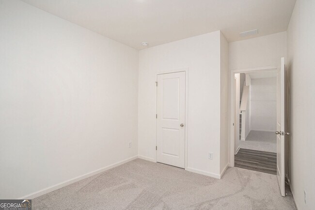 Building Photo - 7650 Saffron Ave