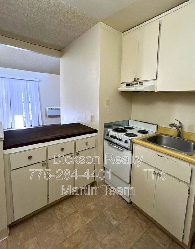 Building Photo - 2450 Lymbery St