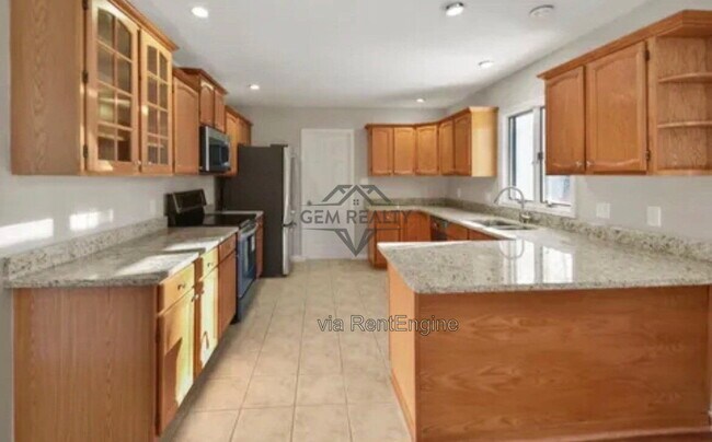 Building Photo - 206 Fairway Cir