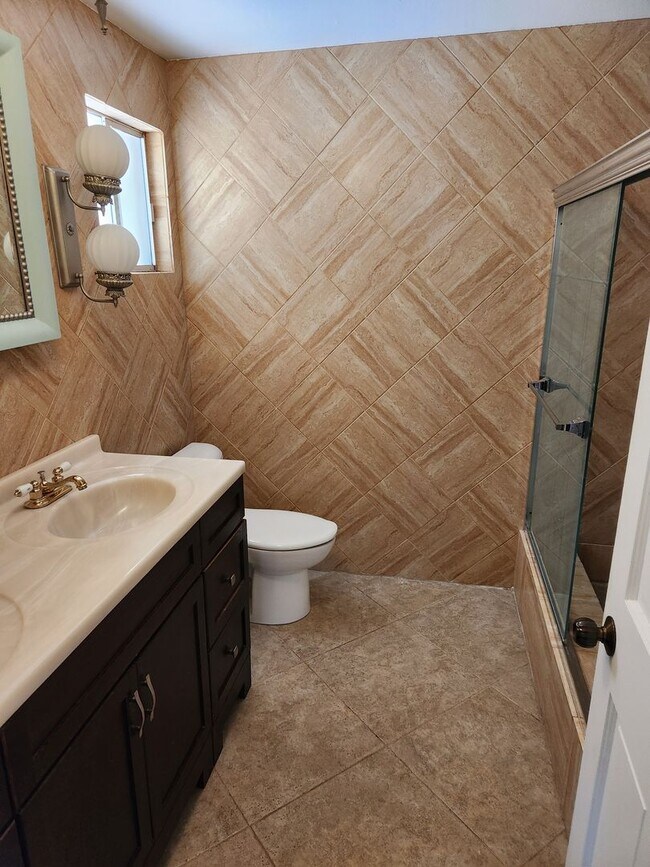 Building Photo - Awesome home in Paradise hills_Backing Buf...