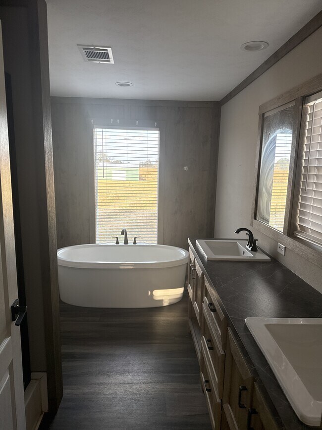 Building Photo - 260 Co Rd 1220