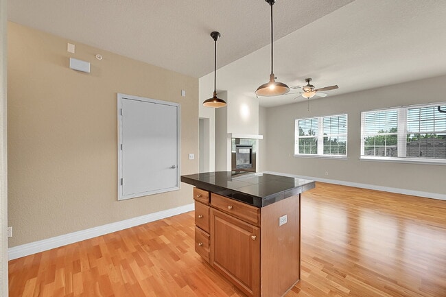 Building Photo - $2,195.00, 2-bed, 2-bath, located in Denve...