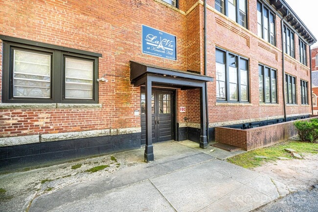 Building Photo - 426 2nd Ave SE