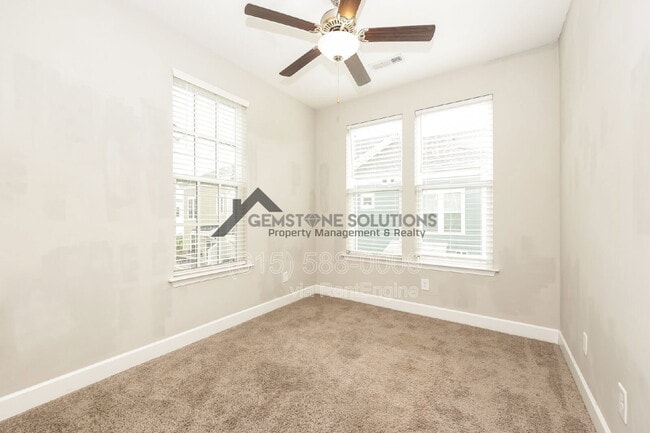 Building Photo - 345 Kara Ln