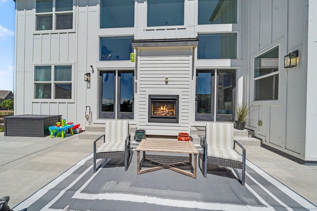 Building Photo - 6339 Knapp Dr